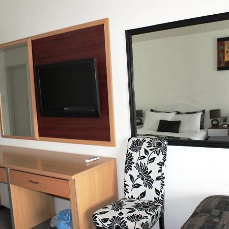 Auckland Airport Pacific Inn Exterior photo